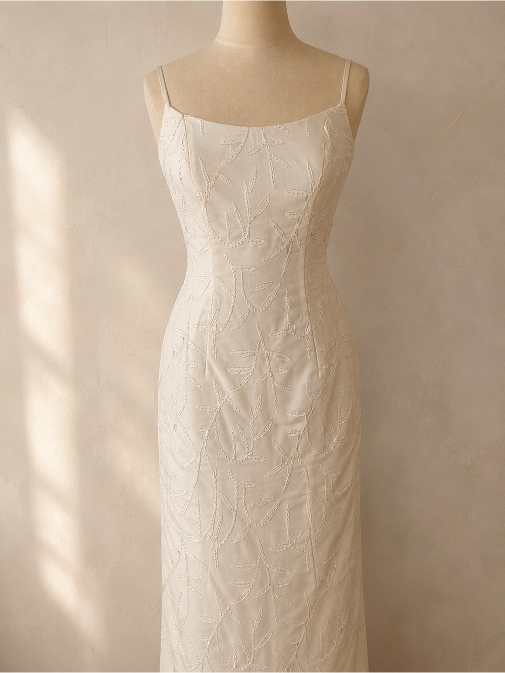 NWT Vintage Embroidered Sheath Wedding Dress with Flare Train | Size 10